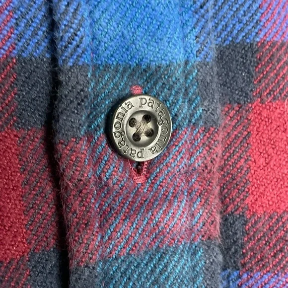 Patagonia Long-Sleeved Organic Cotton
Midweight Fjord Flannel Shirt Size… - Picture 3 of 6